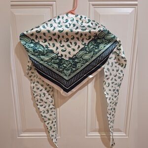 Rue21 Green and White Paisley Crop Top